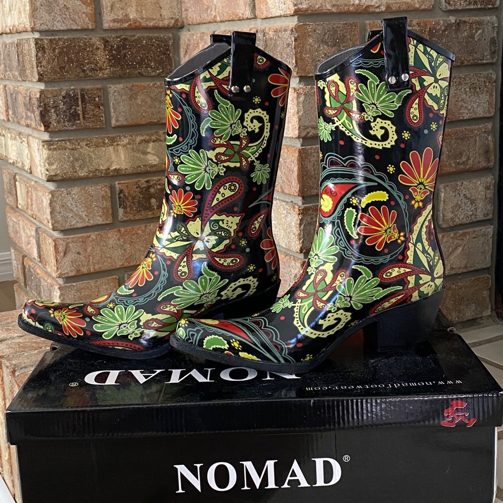 Nomad “Yippy” Black Paisley Boots